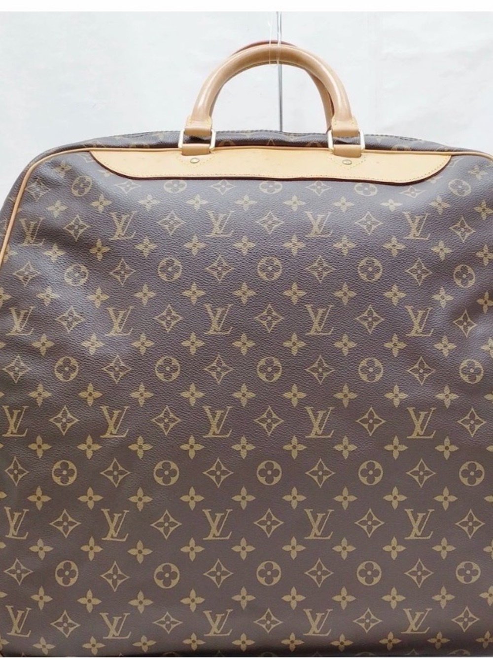 Louis Vuitton Monogram Canvas Travel or gym bag in Brown with Tan Trim - Picture 3 of 14